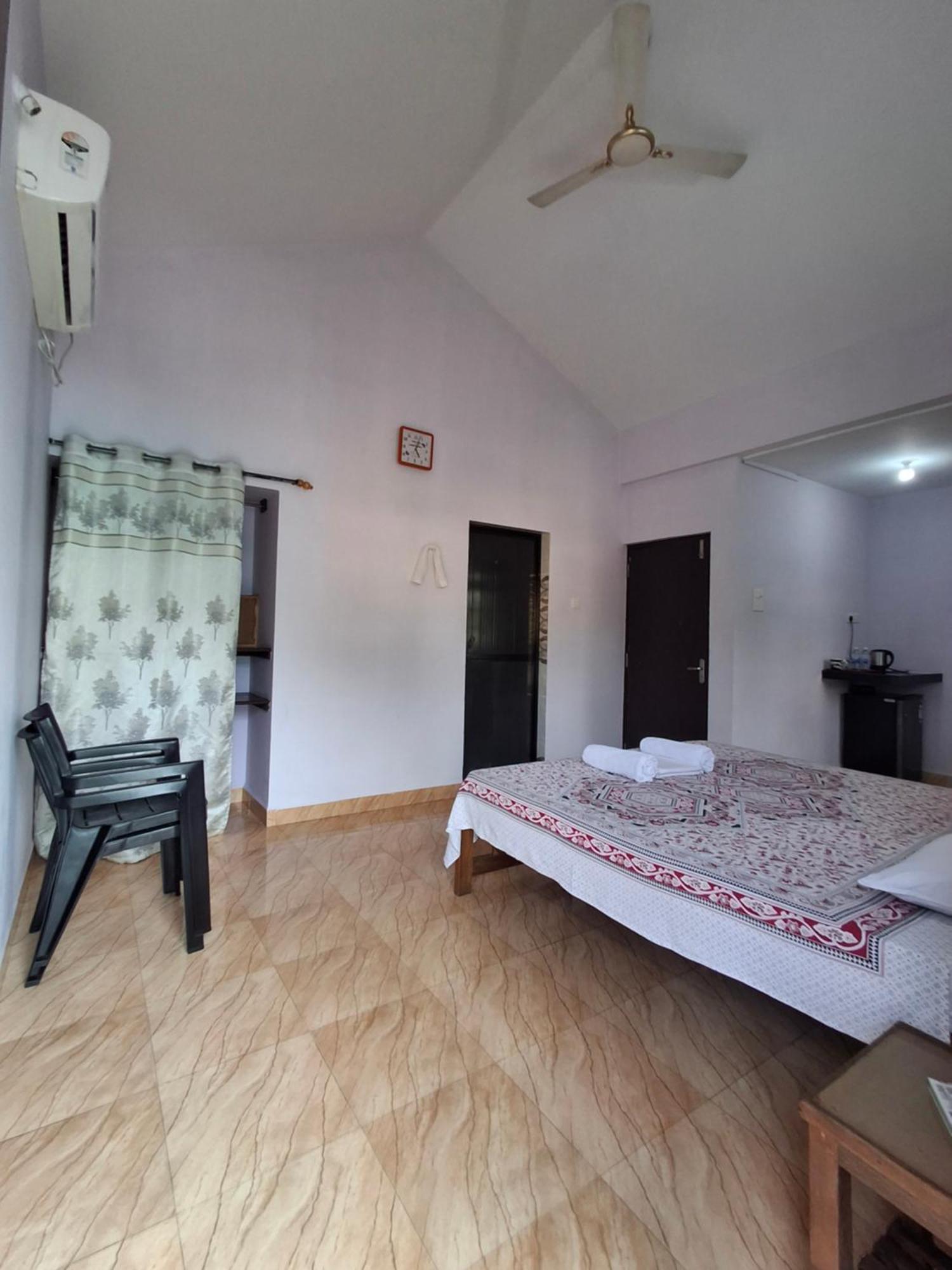 Lobo'S Guesthouse Кавелосим Екстериор снимка