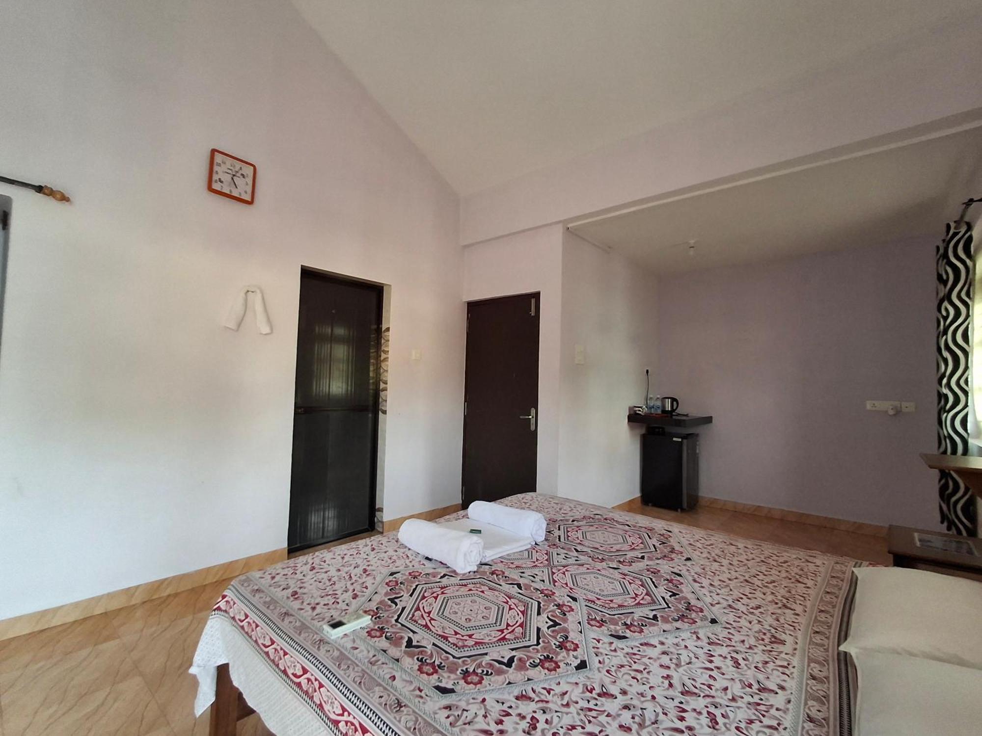 Lobo'S Guesthouse Кавелосим Екстериор снимка